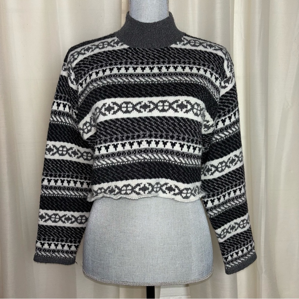 Lisa International Mock Turtleneck Midriff Ski Lodge Sweater